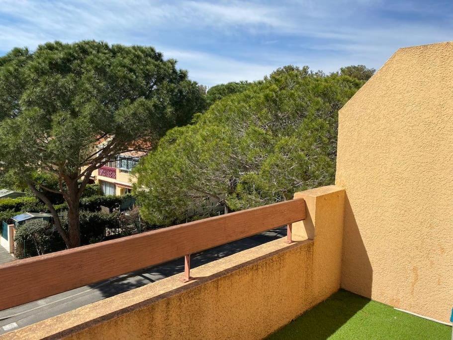 Ravissant T3 En Duplex Proche Mer Ла-Лонд-ле-Мор Экстерьер фото
