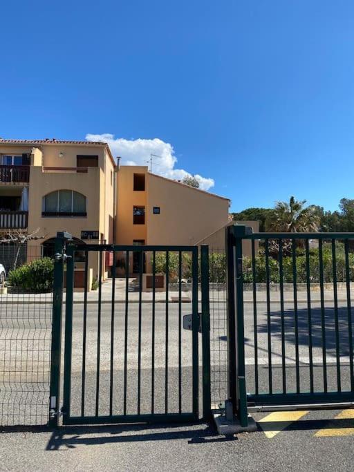 Ravissant T3 En Duplex Proche Mer Ла-Лонд-ле-Мор Экстерьер фото